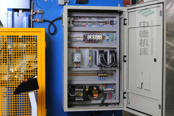 ZDPK-10032采用法國(guó)進(jìn)口施耐德元?dú)饧?，穩(wěn)定耐用壽命長(zhǎng)