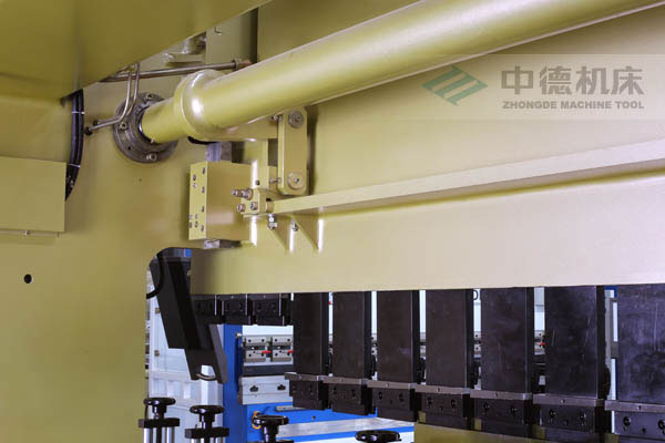 ZDPK-10032配有中德公司最新型扭軸同步裝置，強(qiáng)度高，能調(diào)節(jié)，專利技術(shù)