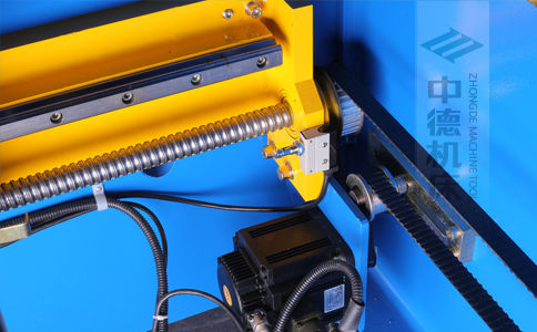 ZDPK-20032X軸配有滾珠絲桿及直線導軌，大功率伺服電機，鋼絲同步帶，能顯著提升X軸定位精度及速度 (2).jpg